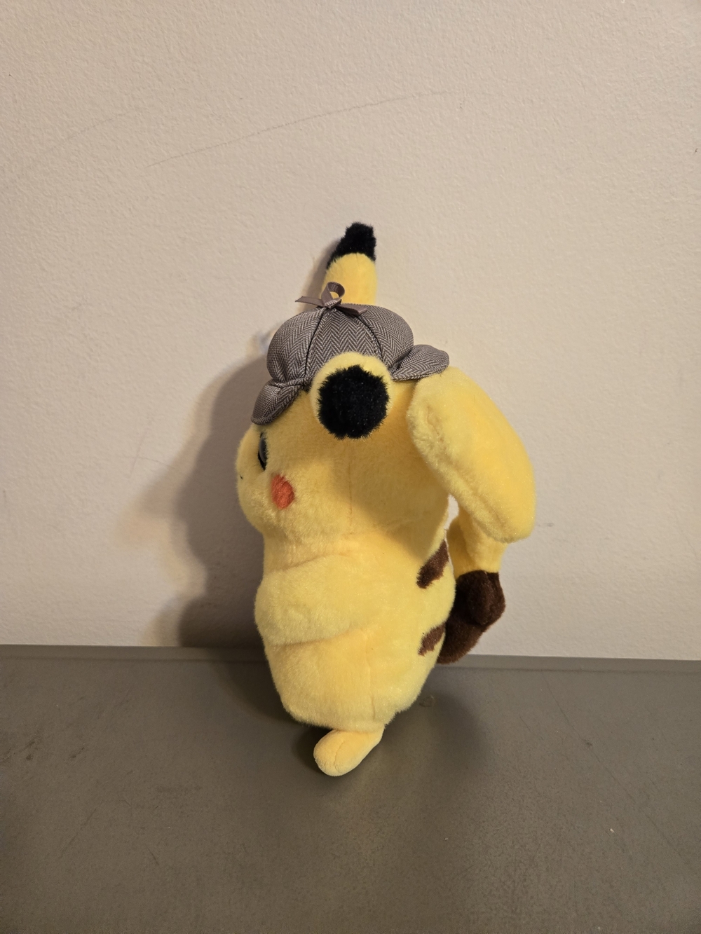 Pokémon Detective Pikachu 9" Plush Toy - Picture 2 of 6